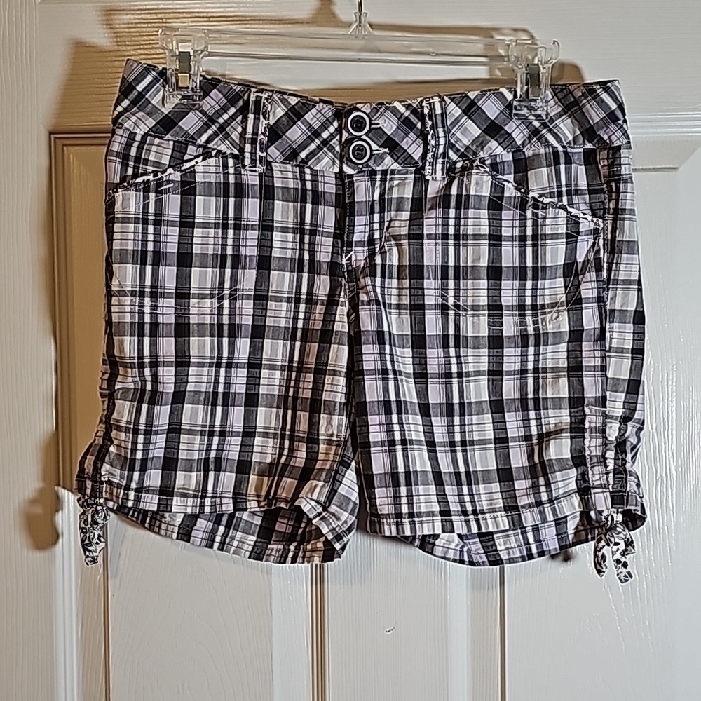 Rewind Plaid Bermuda Style Shorts Floral Accents Size 7